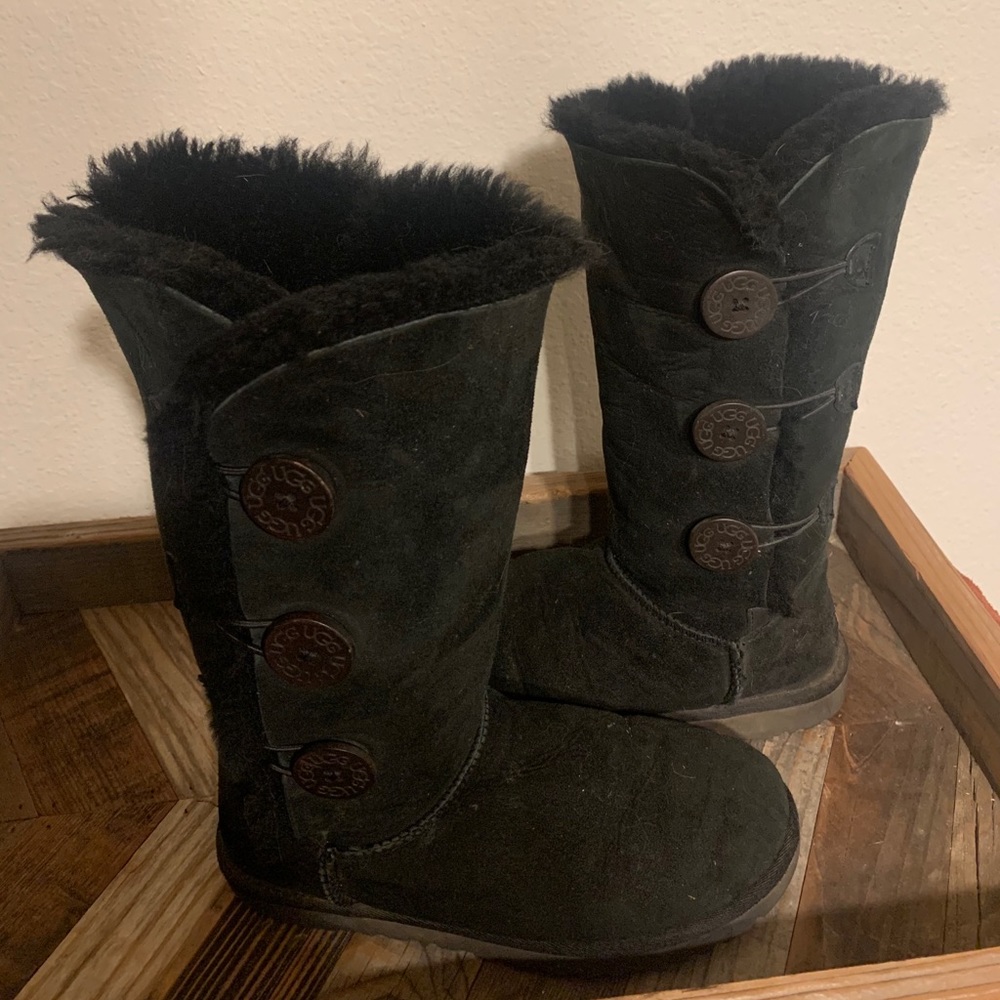 Three Button Bailey Uggs - image 4